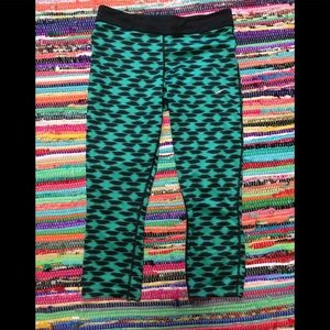 Nike capri Size Medium Green and Black